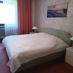Zimmer Mit Sonnenaufgang, Kuehlschrank, Ventilator Und Ruhiger Innenhof Obergeschoss Bei Koberstein Privatunterkunft